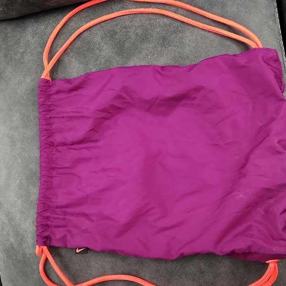 Nike Drawstring Bag - Picture 4 of 6